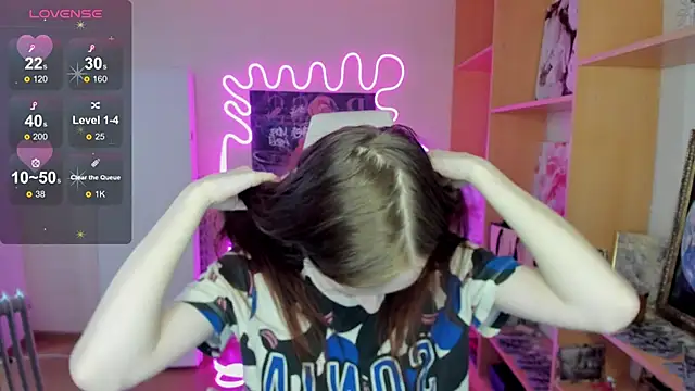 AliceHaris online show from November 14, 2025, 3:10 am