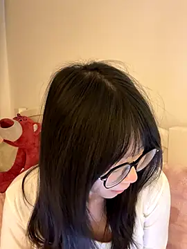 Ella-A9 online show from December 3, 2025, 3:29 am