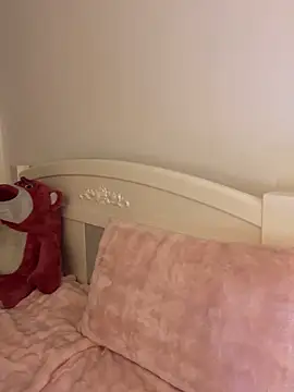 Snapshot of Ella-A9 chatting on December 1, 2025, 3:24 pm Ella-A9 online show from December 1, 2025, 3:24 pm