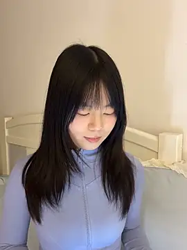 Snapshot of Ella-A9 chatting on October 28, 2025, 3:55 pm Ella-A9 online show from October 28, 2025, 3:55 pm