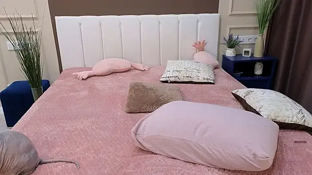 daniellia  online show from October 17, 2025, 8:06 am