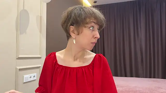 daniellia  online show from October 25, 2025, 9:19 am