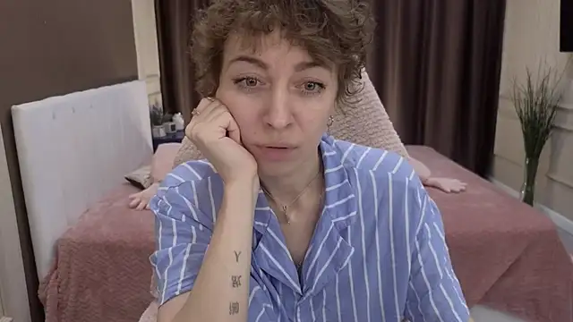 daniellia  online show from September 22, 2025, 7:58 am