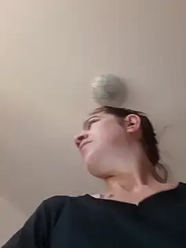 Snapshot of alinaalinutzq chatting on November 4, 2025, 7:12 am alinaalinutzq online show from November 4, 2025, 7:12 am