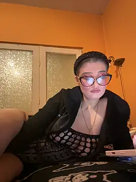 Snapshot of Larra69 chatting on January 12, 2026, 6:15 pm Larra69 online show from January 12, 2026, 6:15 pm