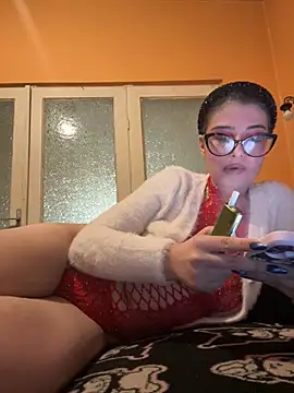 Snapshot of Larra69 chatting on January 16, 2026, 6:12 pm Larra69 online show from January 16, 2026, 6:12 pm