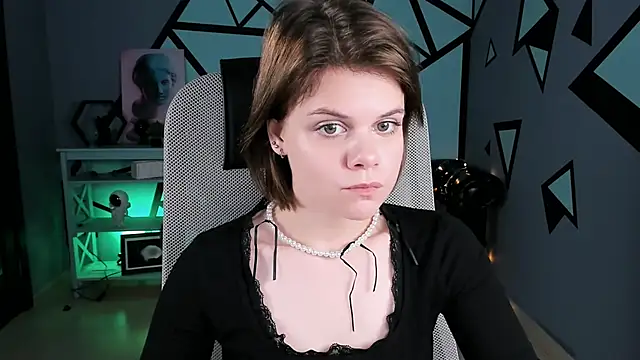 EllieMurler online show from November 20, 2025, 9:10 am