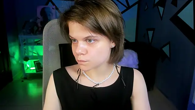 EllieMurler online show from October 25, 2025, 9:08 am