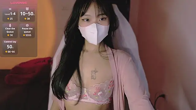 Phuong Bee online show from October 11, 2025, 1:23 pm