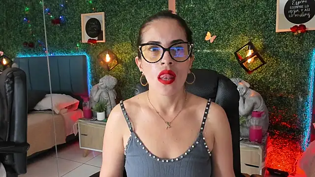 Snapshot of Linagh_ chatting on May 15, 2026, 11:30 am Linagh online show from May 15, 2026, 11:30 am