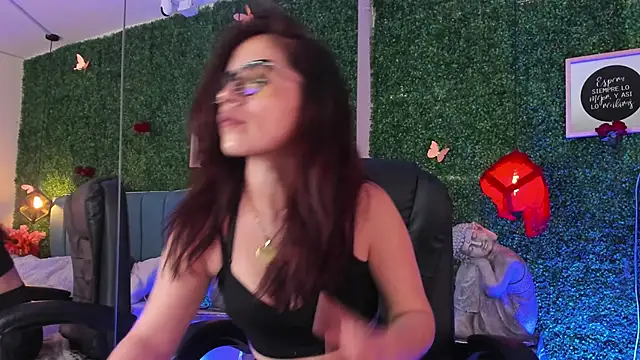 Linagh  online show from April 1, 2026, 11:44 am