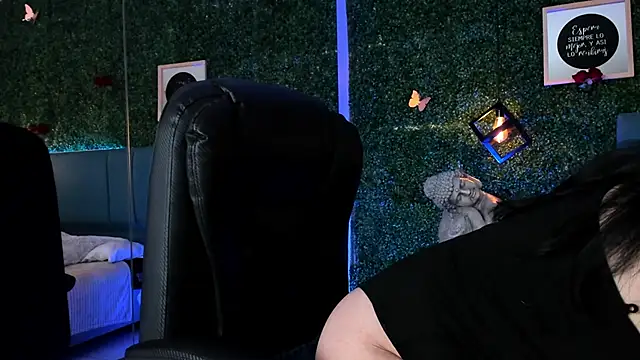 Snapshot of Linagh_ chatting on February 17, 2026, 11:29 am Linagh online show from February 17, 2026, 11:29 am