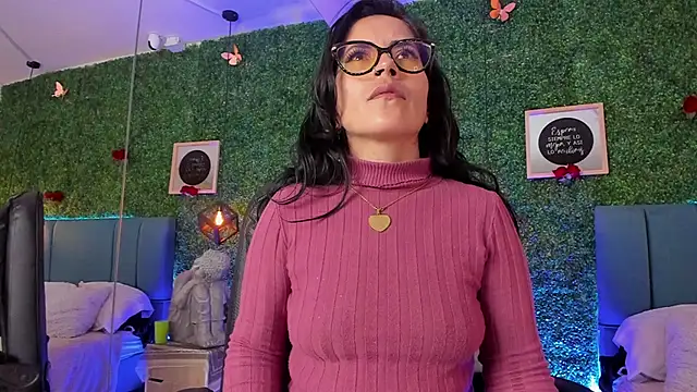 Snapshot of Linagh_ chatting on February 19, 2026, 11:29 am Linagh online show from February 19, 2026, 11:29 am