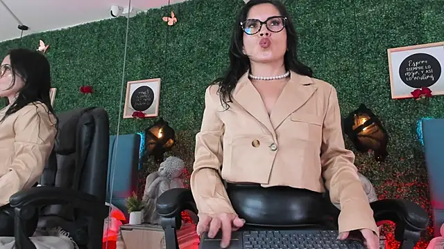 Snapshot of Linagh_ chatting on January 16, 2026, 11:36 am Linagh online show from January 16, 2026, 11:36 am