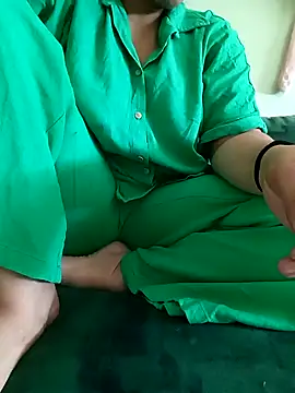 Mroma89six online show from October 31, 2025, 1:30 pm