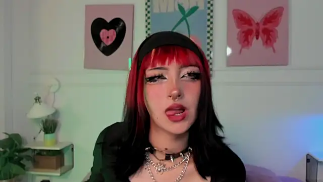 Zoe Lynch  online show from April 16, 2026, 11:33 am