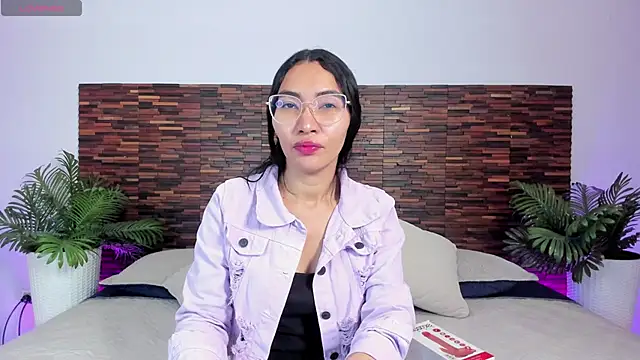 lucyy liiuu online show from November 30, 2025, 3:02 pm