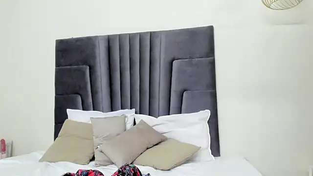 Mia smith x1 online show from January 19, 2026, 12:42 pm