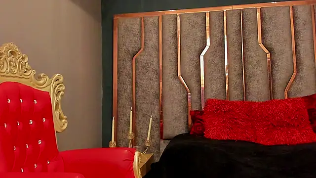 Snapshot of SienaFacchini chatting on October 19, 2025, 9:06 pm SienaFacchini online show from October 19, 2025, 9:06 pm