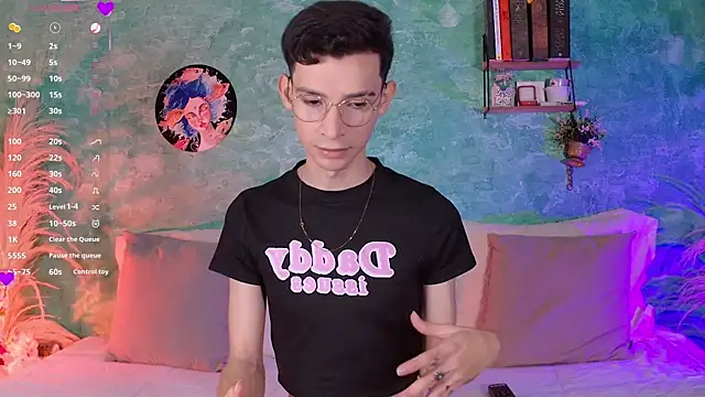 Snapshot of VicenteFerrer chatting on December 14, 2025, 12:39 am VicenteFerrer online show from December 14, 2025, 12:39 am