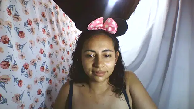Snapshot of Anabelhotxx16 chatting on October 22, 2025, 1:16 am Anabelhotxx16 online show from October 22, 2025, 1:16 am