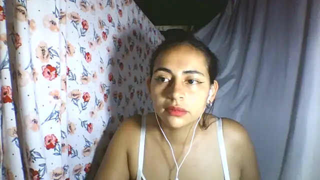 Snapshot of Anabelhotxx16 chatting on October 14, 2025, 2:34 am Anabelhotxx16 online show from October 14, 2025, 2:34 am