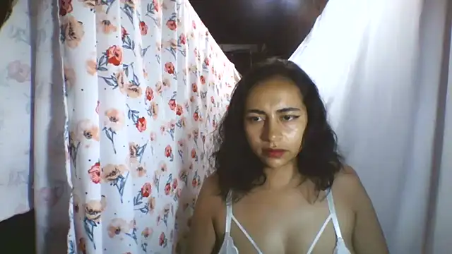 Snapshot of Anabelhotxx16 chatting on October 13, 2025, 1:51 am Anabelhotxx16 online show from October 13, 2025, 1:51 am