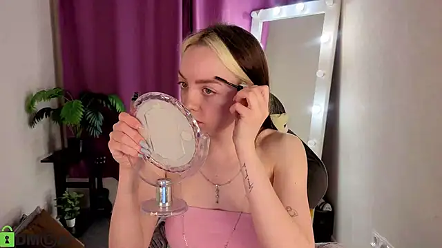 R0cket bunny online show from May 30, 2026, 1:01 am