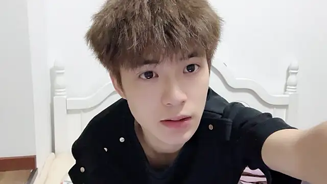 Snapshot of linger2563 chatting on October 8, 2025, 1:23 pm linger2563 online show from October 8, 2025, 1:23 pm