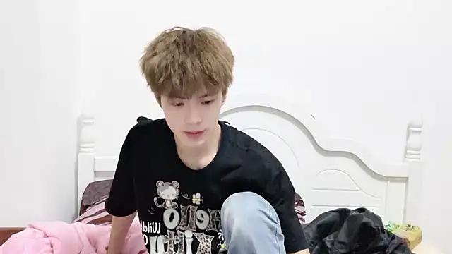 Snapshot of linger2563 chatting on October 11, 2025, 2:40 pm linger2563 online show from October 11, 2025, 2:40 pm