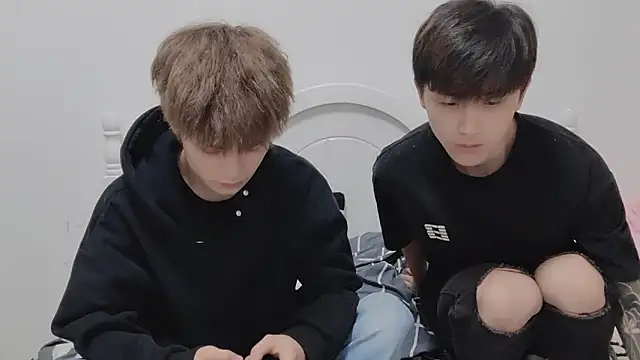 Snapshot of linger2563 chatting on October 14, 2025, 1:34 pm linger2563 online show from October 14, 2025, 1:34 pm