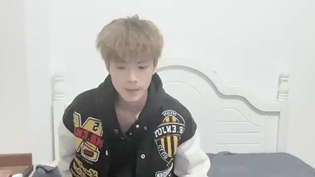 Snapshot of linger2563 chatting on October 26, 2025, 1:33 pm linger2563 online show from October 26, 2025, 1:33 pm