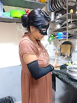 Snapshot of Queen_Nightt chatting on November 27, 2025, 3:51 am Queen Nightt online show from November 27, 2025, 3:51 am