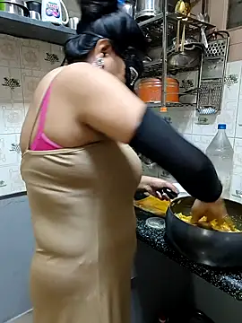 Snapshot of Queen_Nightt chatting on October 1, 2025, 7:35 am Queen Nightt online show from October 1, 2025, 7:35 am