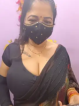 Snapshot of Queen_Nightt chatting on October 13, 2025, 5:25 pm Queen Nightt online show from October 13, 2025, 5:25 pm