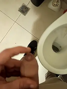 Snapshot of Julian2236 chatting on September 14, 2025, 4:51 pm Julian2236 online show from September 14, 2025, 4:51 pm