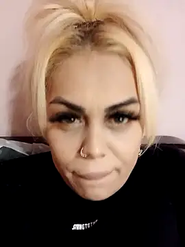 Snapshot of izauri2025 chatting on November 15, 2025, 7:29 pm izauri2025 online show from November 15, 2025, 7:29 pm