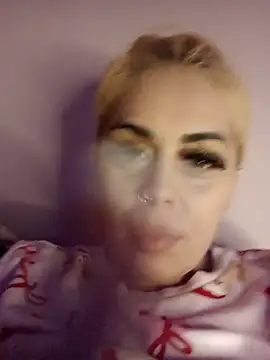 Snapshot of izauri2025 chatting on October 29, 2025, 8:19 pm izauri2025 online show from October 29, 2025, 8:19 pm