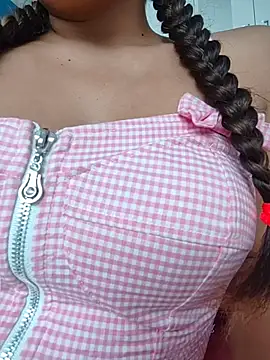 airamoon online show from April 6, 2026, 7:37 pm