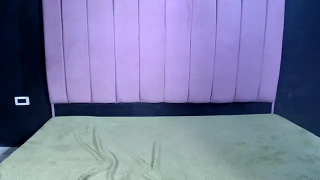 Snapshot of SmallFala chatting on September 12, 2025, 2:06 pm SmallFala online show from September 12, 2025, 2:06 pm