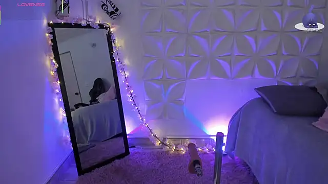 Snapshot of JuliethMoss chatting on December 15, 2025, 8:58 pm JuliethMoss online show from December 15, 2025, 8:58 pm