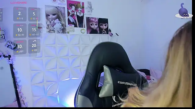 Snapshot of JuliethMoss chatting on December 22, 2025, 8:42 pm JuliethMoss online show from December 22, 2025, 8:42 pm