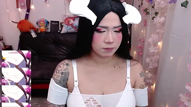 jadedelux  online show from April 13, 2026, 7:07 pm