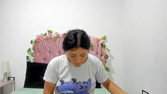 ivy moon05 online show from October 4, 2025, 4:41 pm