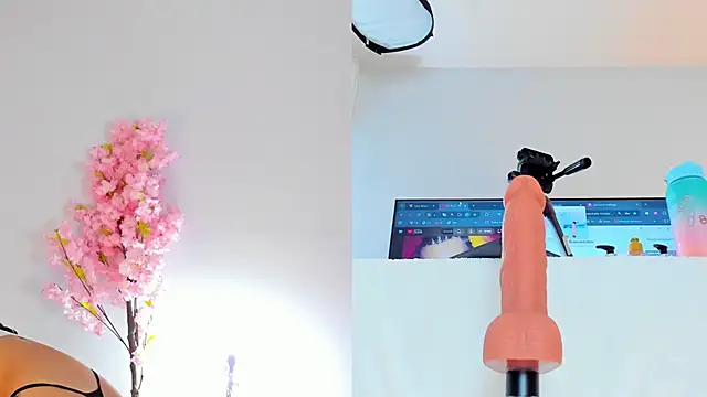 maily zanss online show from November 21, 2025, 7:24 pm