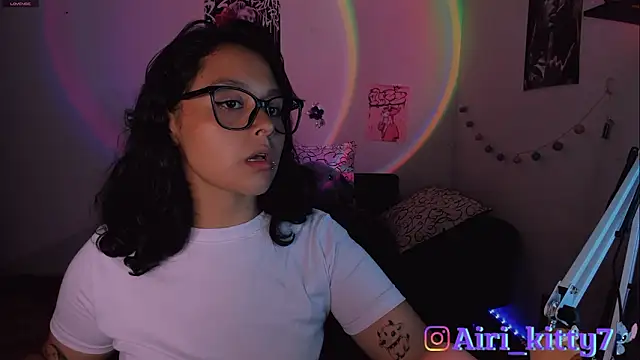 lila kitty81 online show from February 4, 2026, 10:05 pm