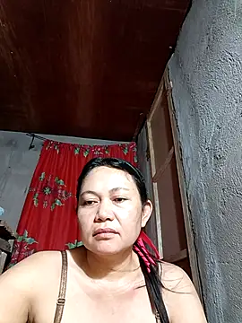 Snapshot of Everleigh_mom chatting on October 21, 2025, 7:41 am Everleigh mom online show from October 21, 2025, 7:41 am