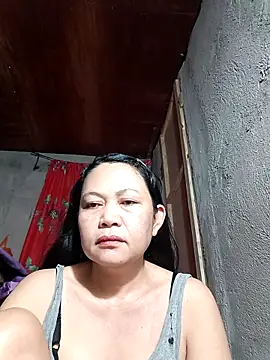 Snapshot of Everleigh_mom chatting on October 31, 2025, 8:05 pm Everleigh mom online show from October 31, 2025, 8:05 pm