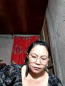 Snapshot of Everleigh_mom chatting on November 19, 2025, 10:48 am Everleigh mom online show from November 19, 2025, 10:48 am