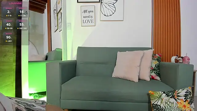 JoshuaSanzz online show from November 4, 2025, 3:32 am